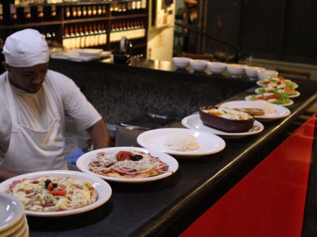 Restaurante e Pizzaria no Edifício Copan aposta em pratos tradicionais como o escondidinho de carne seca