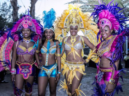 O Ministério do Turismo e Aviação das Bahamas realiza  melhorias no Festival de Verão Junkanoo