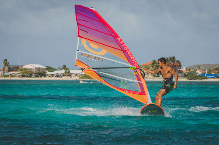 Aruba HiWinds agita cenário de esportes aquáticos do Caribe Viagens S/A