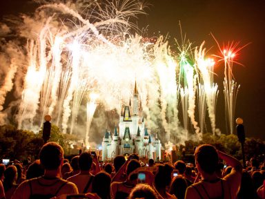 Forma Turismo lança programa de viagem sob medida para debutantes na Disney