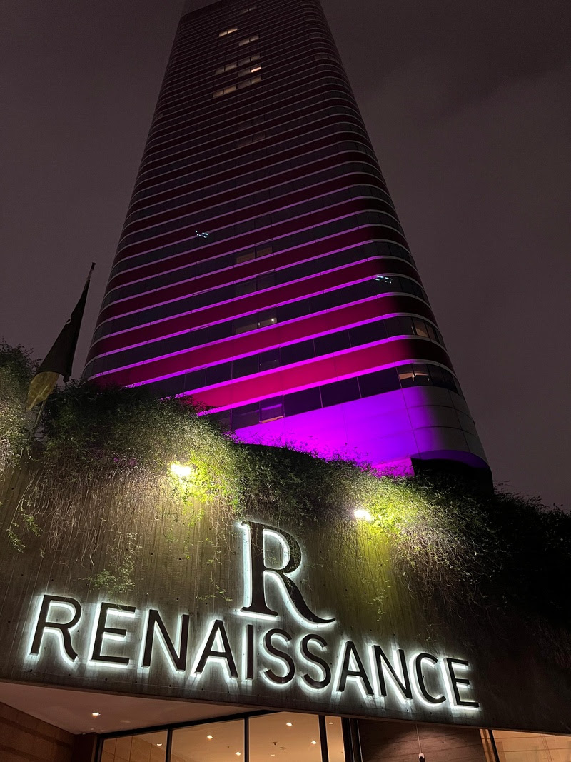 Renaissance São Paulo Hotel é iluminado de rosa em apoio ao Outubro RosaO hotel une forças à Estée Lauder Companies para conscientização sobre o câncer de mama