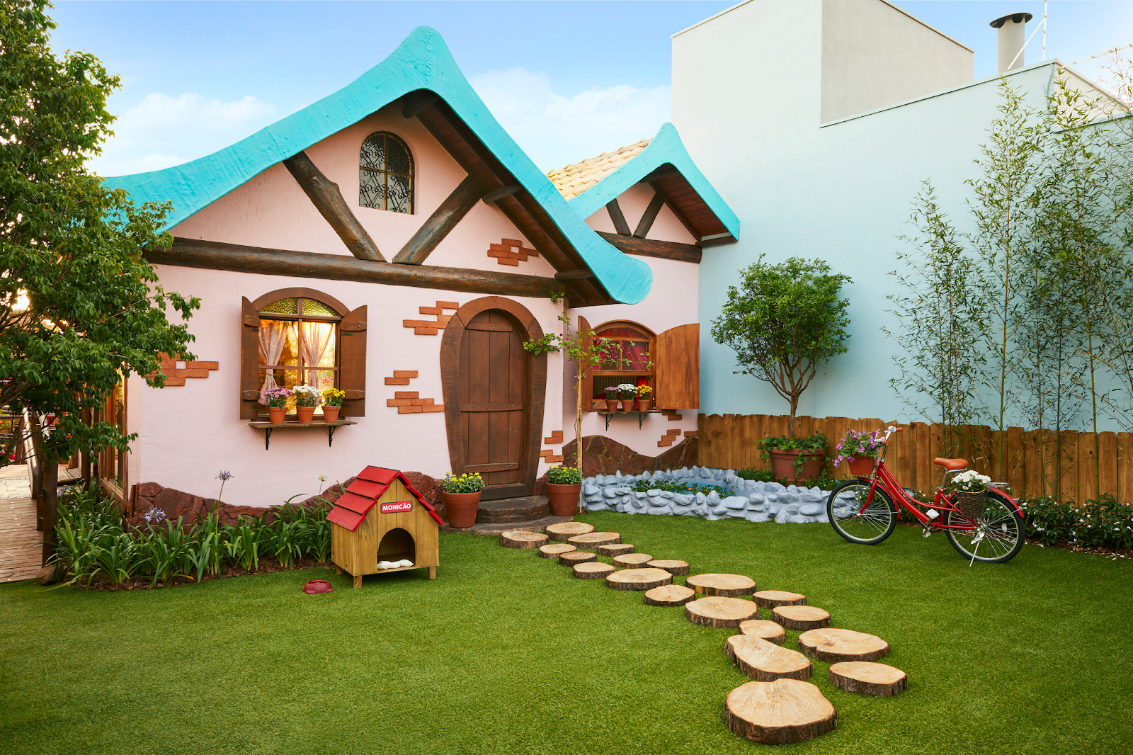 Mônica comemora 60 anos e traz o seu mundo para o Airbnb 