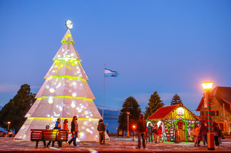 Bariloche ganha decoração natalina e árvore com mais de 10 metros a partir de 8 de dezembro