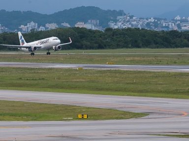 JetSMART realiza voo inaugural de nova rota direta entre Florianópolis e Buenos Aires