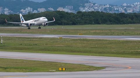JetSMART realiza voo inaugural de nova rota direta entre Florianópolis e Buenos Aires
