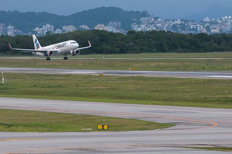 JetSMART realiza voo inaugural de nova rota direta entre Florianópolis e Buenos Aires