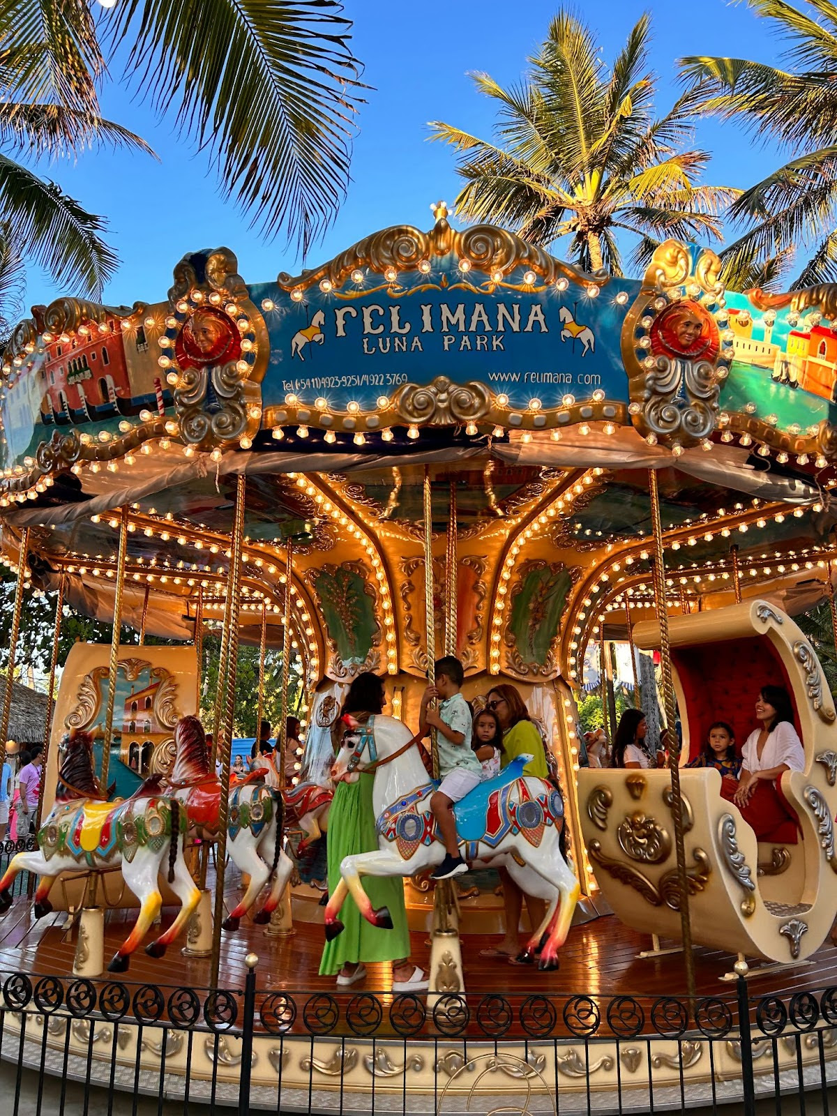 Beach Park inaugura expansão da Vila Azul do Mar com Carrossel, novas lojas e área de jogosAberta ao público, o espaço de convivência oferece diversas opções em compras, serviços e atrações musicais – além do melhor da gastronomia com a Pizzaria da Vila e Coqueiral Bar e Restaurante