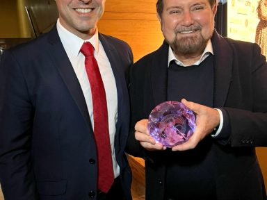 Guilherme Paulus recebe Prêmio Silvia Zorzanello na Espanha