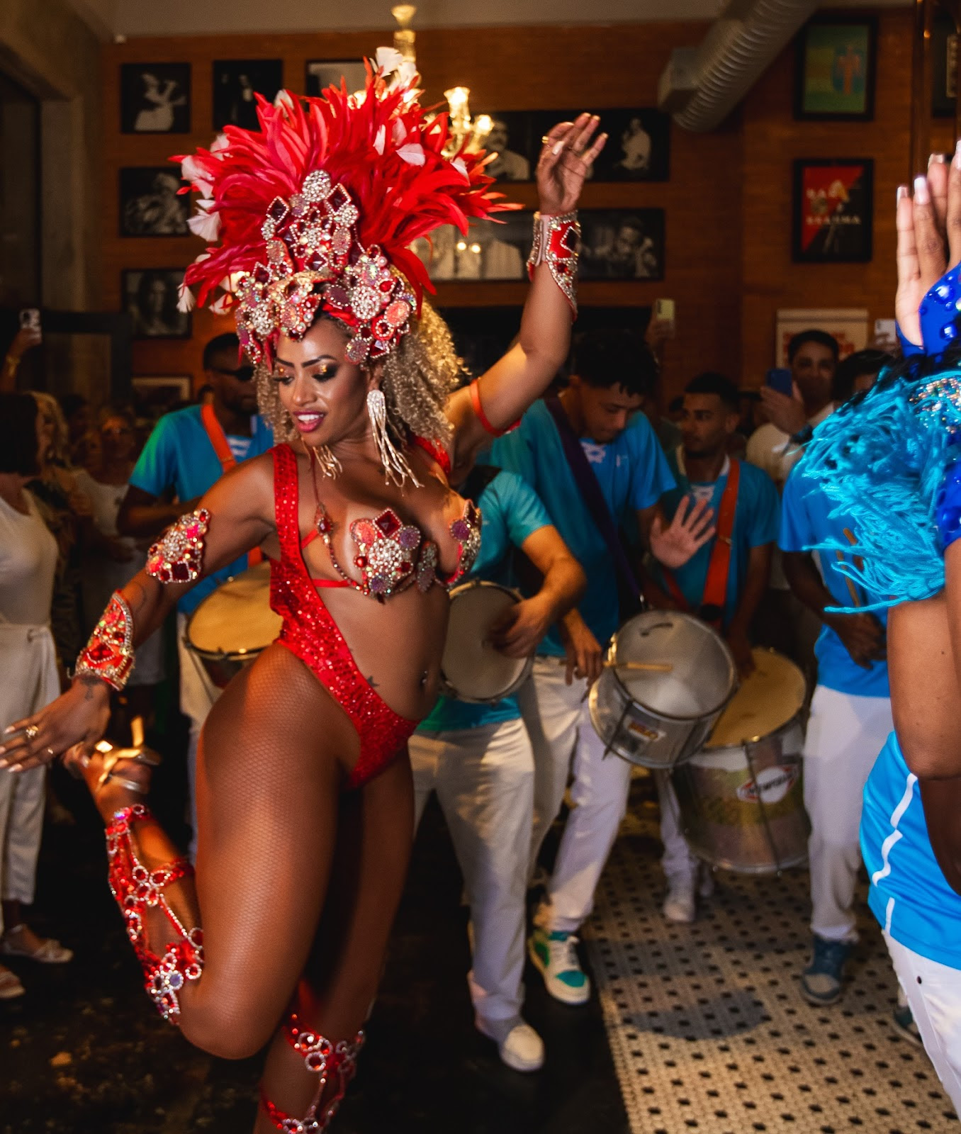 Carnaval no Bar Brahma conta com programação com feijoada e muito samba 
