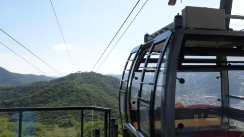 Cidade de Salta e seu arredores desde o ar