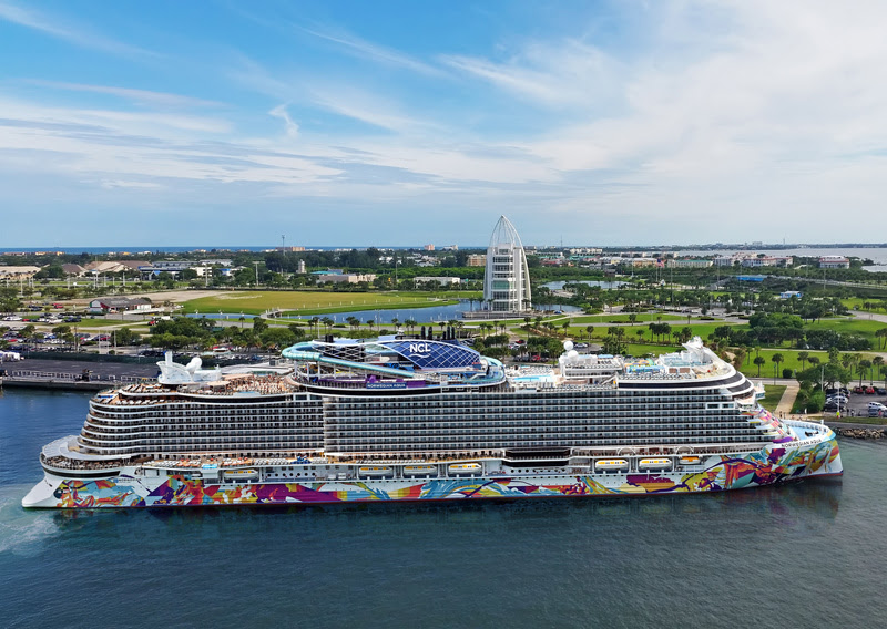 Norwegian Aqua faz sua estreia como o navio mais novo em Port Canaveral para a temporada de cruzeiros Primavera/Verão no Caribe