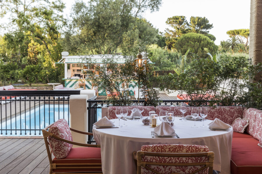 La Tartane Saint-Tropez: sofisticação, arte e laços com o Brasil no coração da Riviera Francesa