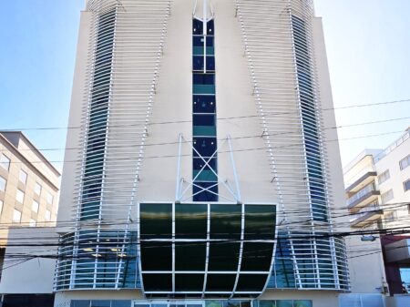 O novo endereço marca a estreia do ibis Styles em Macaé, unindo design arrojado e conforto inteligente