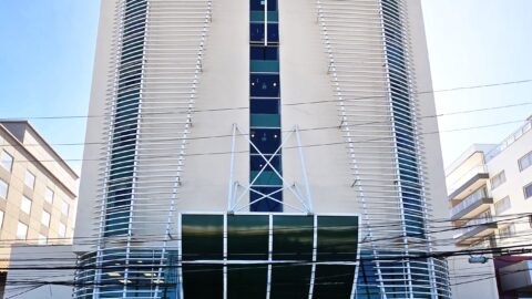 O novo endereço marca a estreia do ibis Styles em Macaé, unindo design arrojado e conforto inteligente