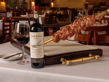 Templo da Carne Marcos Bassi e Catena Zapata lançam edição especial de vinho com festival exclusivo em São Paulo.