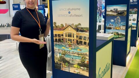 Andrea Flenik se destaca na gestão e posicionamento de resorts Vacation Village nos Estados Unidos