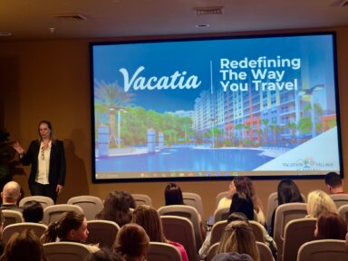 Vacation Village destaca portfólio de hospedagem durante a Imersão Orlando 2025 da Tour Hub